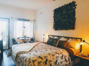 DOCO Rocky Mountain Getaway-King Room with Resort Amenities